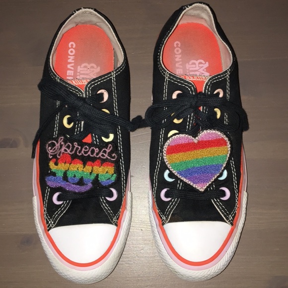 converse shoes with love heart